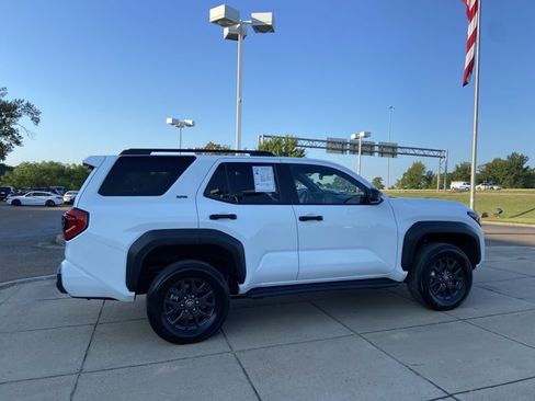 Used 2025 Toyota 4Runner SR5 AWD/4WD image 12