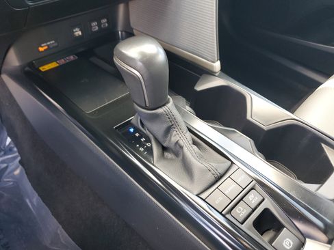 Used 2025 Toyota Camry SE image 30