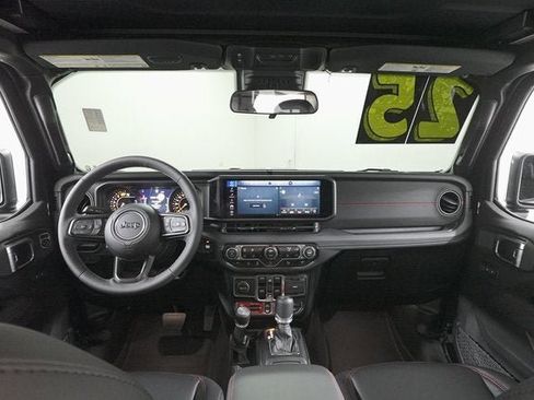 Used 2025 Jeep Wrangler Unlimited Rubicon image 6