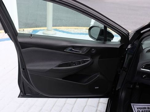 Used 2019 Chevrolet Cruze LT w/ Sun And Sound Package FWD image 11