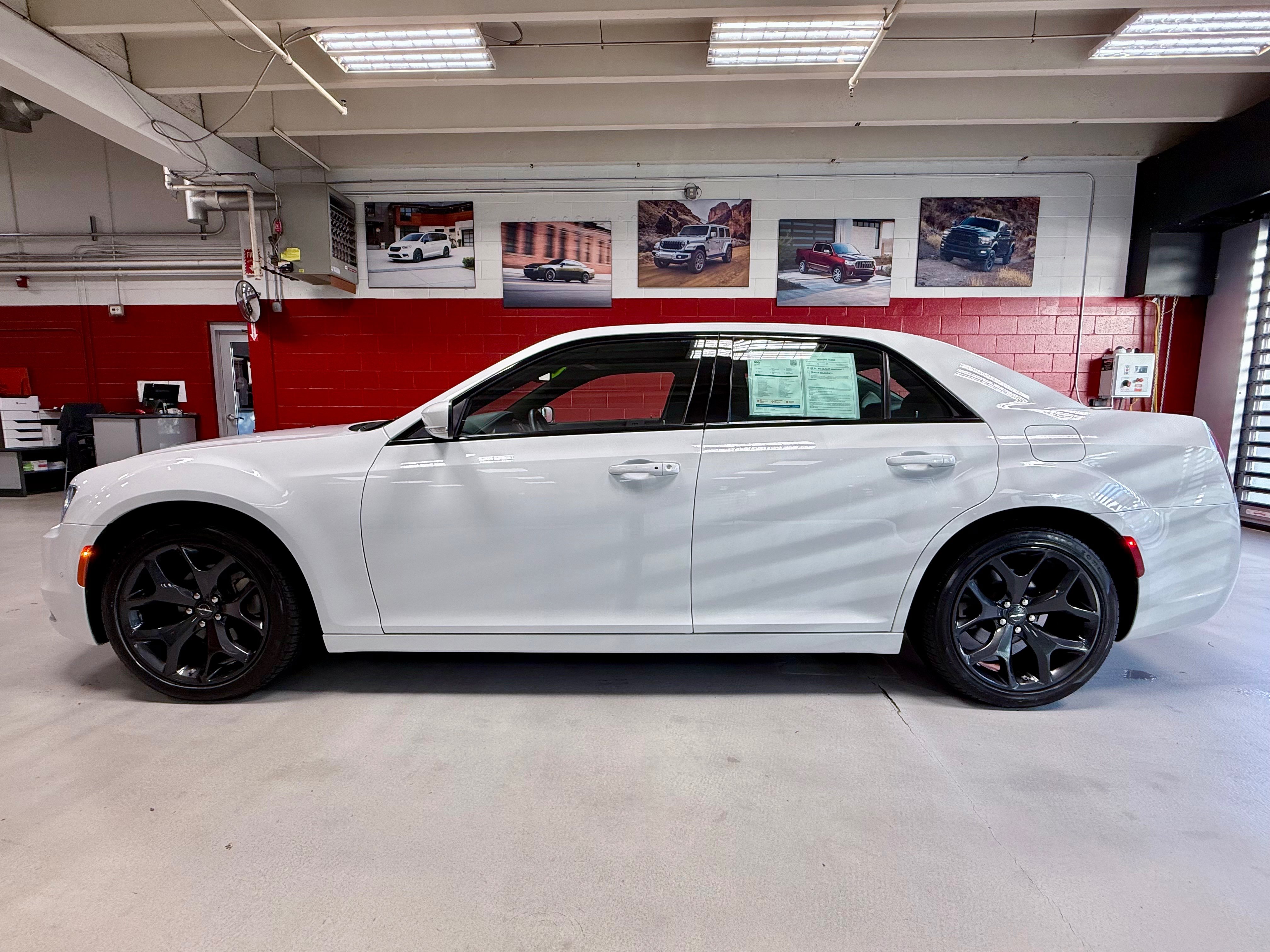 Certified 2022 Chrysler 300 S w/ Comfort Group RWD image 2