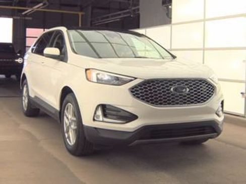 Used 2024 Ford Edge SEL w/ Convenience Package AWD/4WD image 4