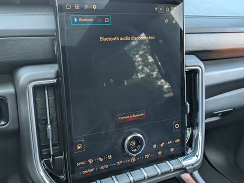 Used 2025 GMC Yukon XL Denali w/ Sun & Power Step Package RWD image 33