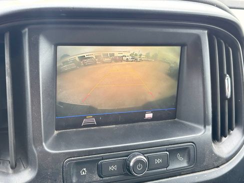 Used 2022 Chevrolet Colorado W/T w/ WT Convenience Package AWD/4WD image 10
