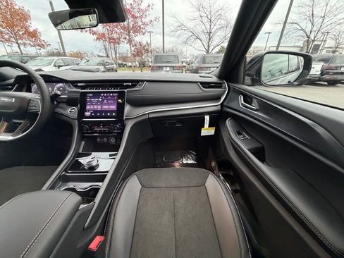 New 2025 Jeep Grand Cherokee L Altitude image 15