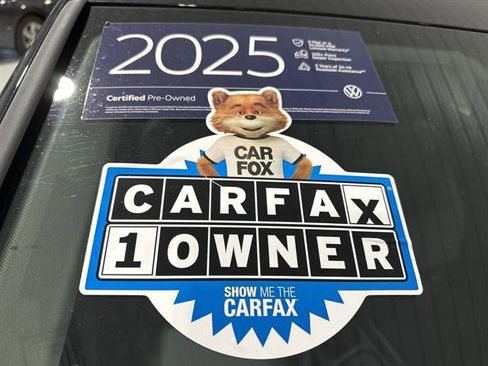 Certified 2025 Volkswagen Taos SE image 12