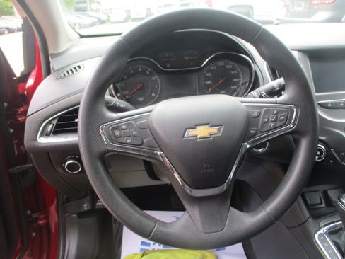 Used 2017 Chevrolet Cruze LT w/ Convenience Package image 13