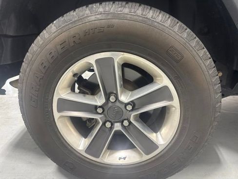 Used 2020 Jeep Wrangler Unlimited Sahara AWD/4WD image 6