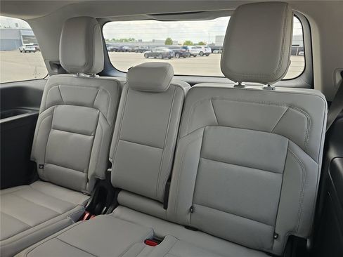 New 2026 Lincoln Navigator Premiere AWD/4WD image 10