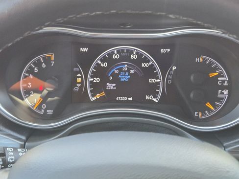 Used 2022 Jeep Grand Cherokee Laredo E AWD/4WD image 17