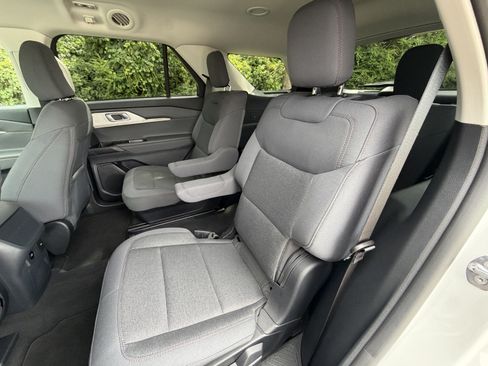 Used 2025 Ford Explorer Active RWD image 16
