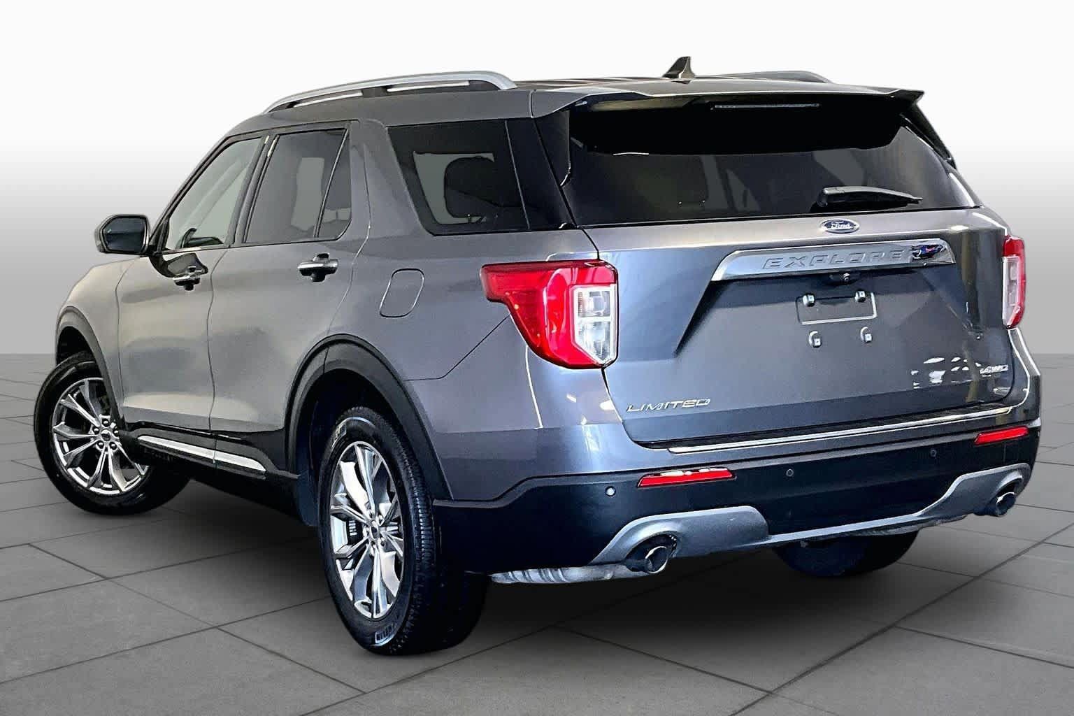 Used 2022 Ford Explorer Limited w/ Equipment Group 301A AWD/4WD image 12