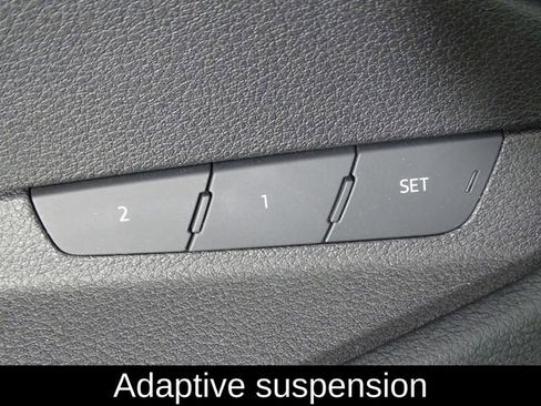 Used 2019 Audi e-tron Prestige w/ Prestige Package image 19