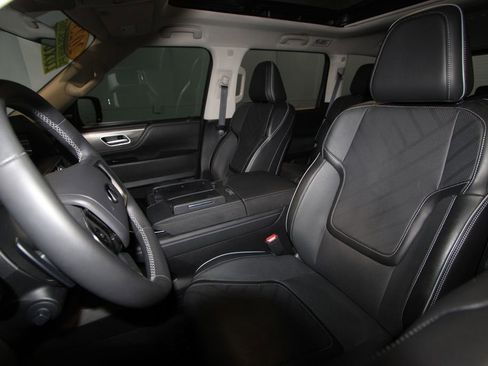 Used 2025 INFINITI QX80 Luxe image 4