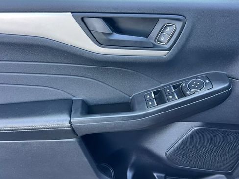 Used 2022 Ford Escape SE w/ SE Sport Appearance Package FWD image 11