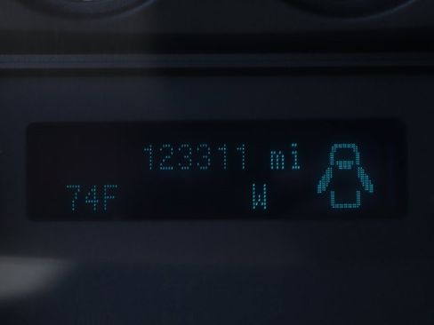 Used 2013 Ford F550 2WD Regular Cab Super Duty w/ Payload Upgrade Pkg image 31