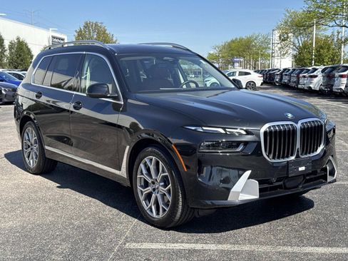 Used 2026 BMW X7 xDrive40i w/ Premium Package AWD/4WD image 3