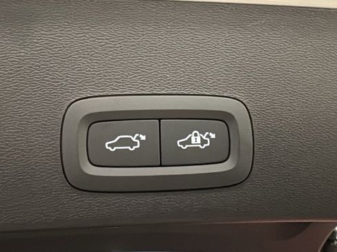 Used 2026 Volvo XC40 B4 Plus w/ Climate Package image 30