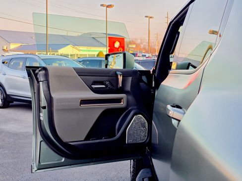 Used 2024 GMC Hummer EV 3X image 28