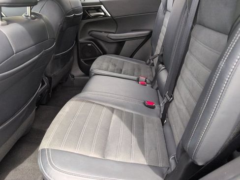 Used 2025 Mitsubishi Outlander SE FWD image 28