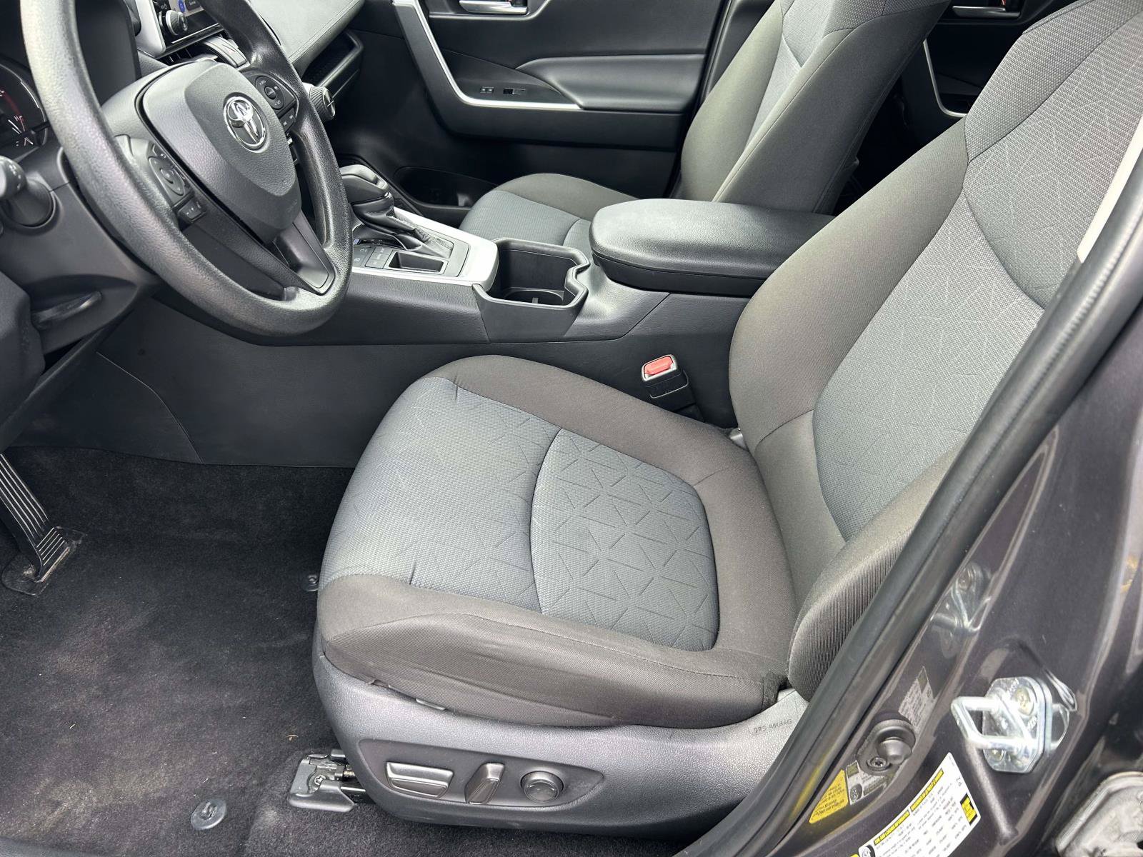 Used 2025 Toyota RAV4 XLE FWD image 15