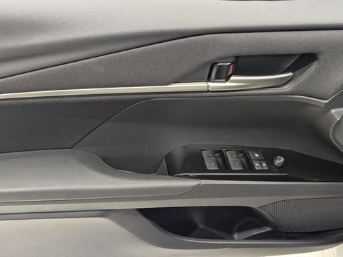 Used 2025 Toyota Camry LE w/ Convenience Package image 10