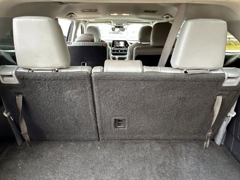 Used 2022 Toyota Highlander XLE image 25