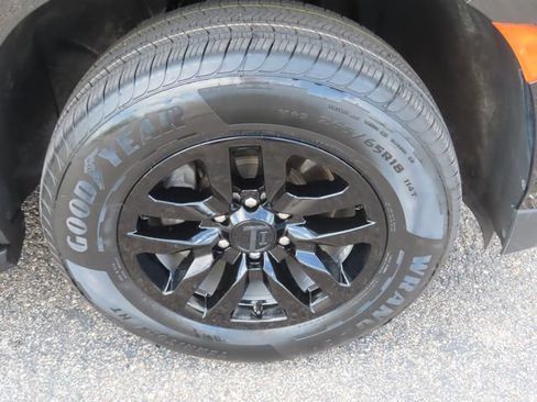 Used 2024 Chevrolet Tahoe LT AWD/4WD image 12