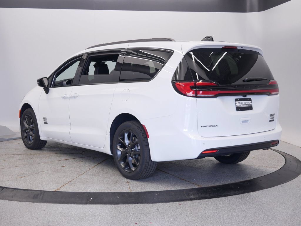 New 2027 Chrysler Pacifica Select AWD/4WD image 3