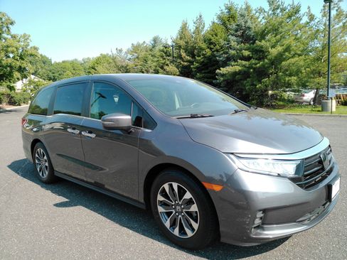 Used 2023 Honda Odyssey EX-L image 2