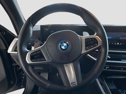 Certified 2025 BMW X5 xDrive50e w/ M Sport Package image 11