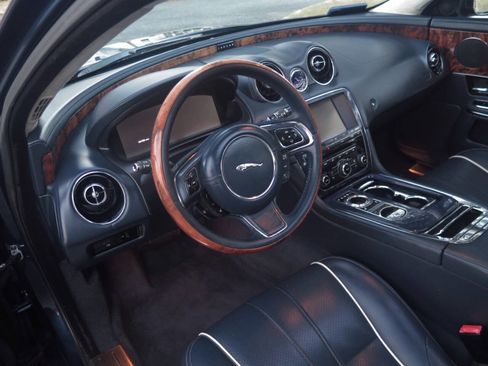 Used 2011 Jaguar XJ L image 7