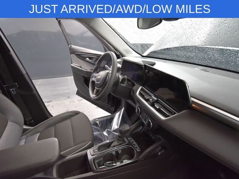 Used 2025 Chevrolet TrailBlazer LT w/ Driver Confidence Package image 18