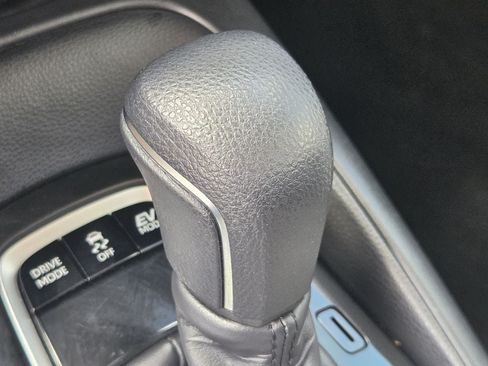 Used 2025 Toyota Corolla XLE FWD image 21