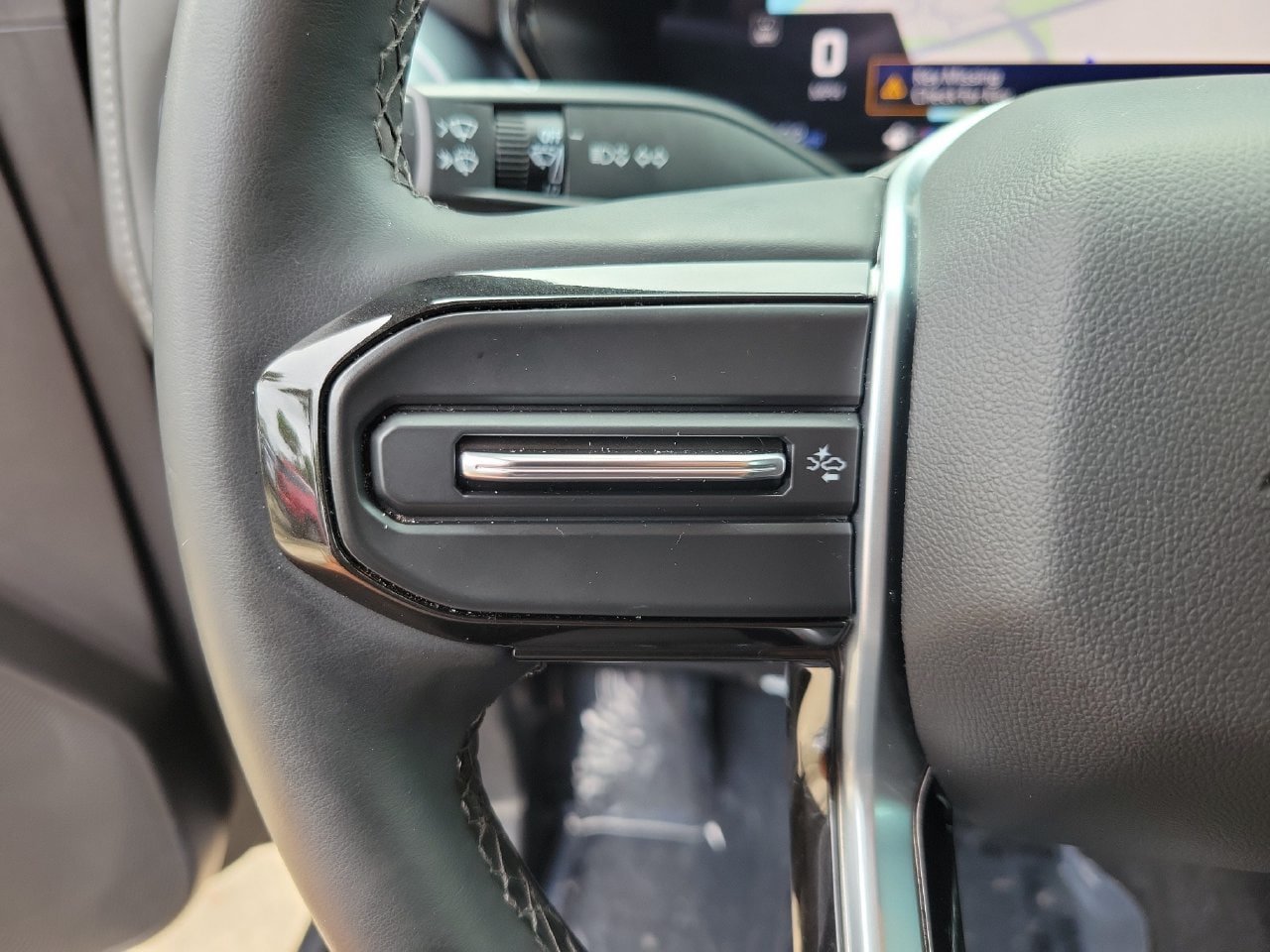 Used 2024 Chevrolet Colorado LT RWD image 19