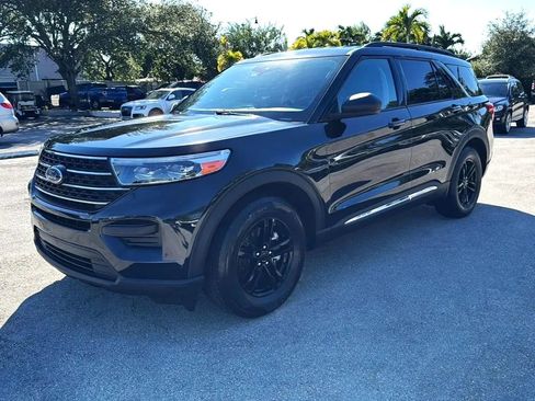 Used 2020 Ford Explorer XLT image 3
