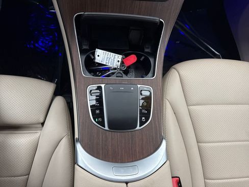 Used 2022 Mercedes-Benz GLC 300 4MATIC w/ Premium Package Lite image 21