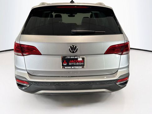 Used 2023 Volkswagen Taos SE w/ Black Wheel Package FWD image 4