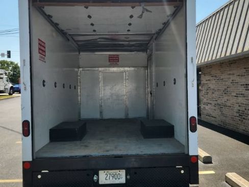 Used 2022 Ford Transit 350 DRW RWD image 9