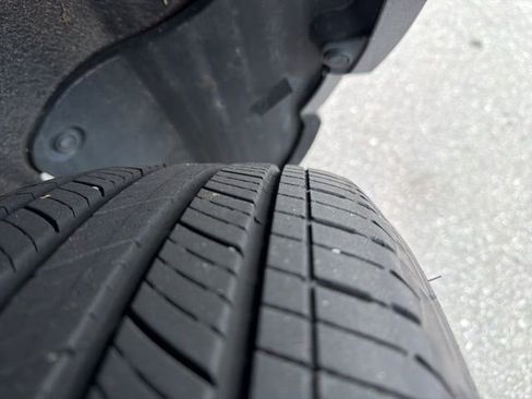 Used 2022 Toyota RAV4 XLE Premium image 14