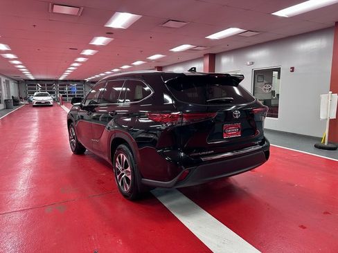 Certified 2022 Toyota Highlander XLE image 5