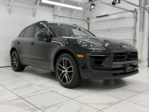Certified 2023 Porsche Macan S AWD/4WD image 10
