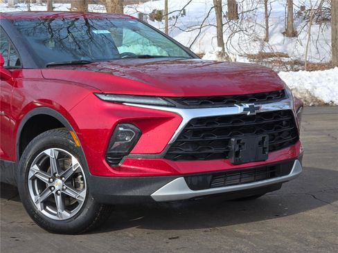 Used 2023 Chevrolet Blazer LT image 2