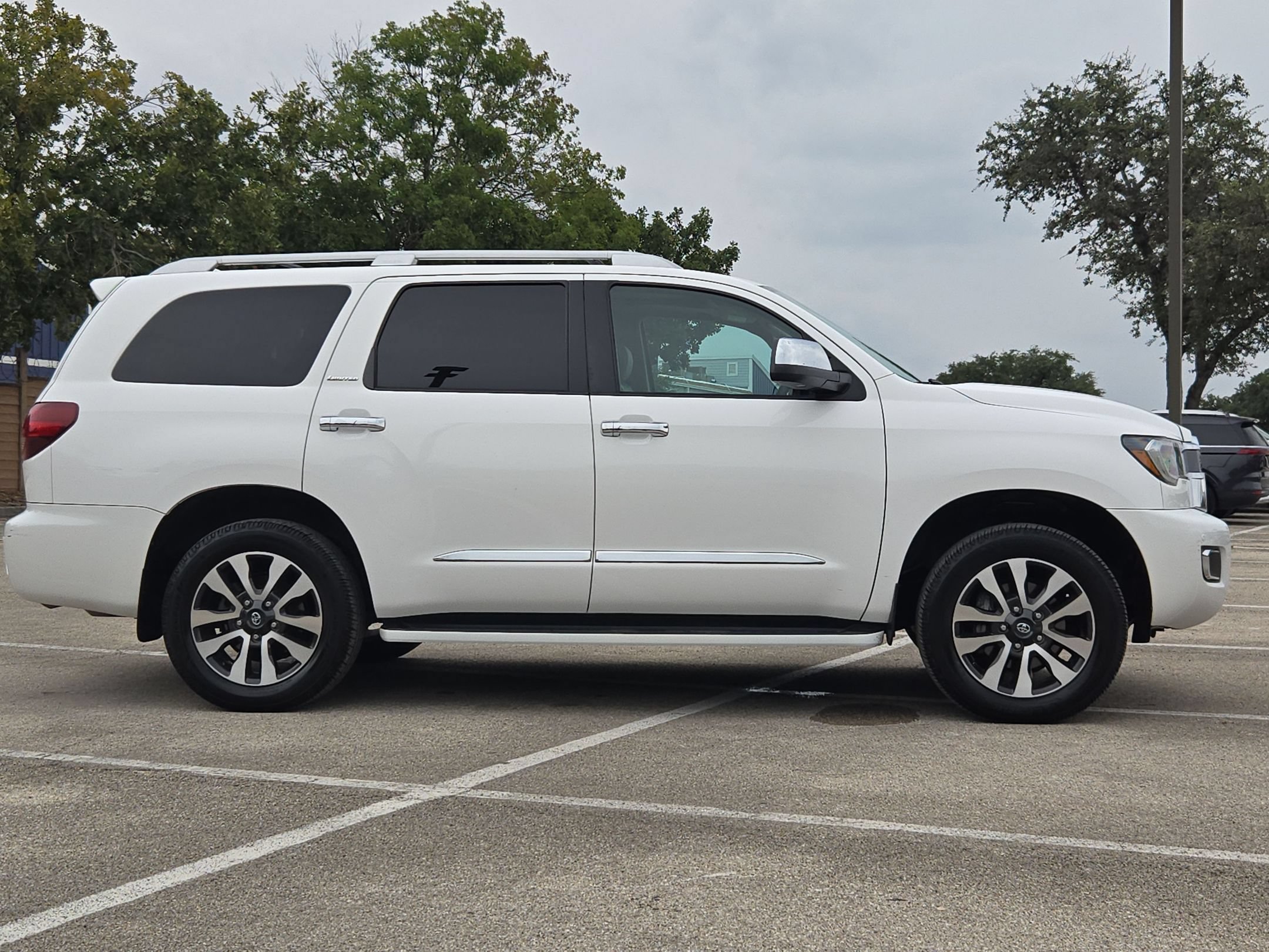 Used 2019 Toyota Sequoia Limited w/ Safety & Convenience Package RWD image 2