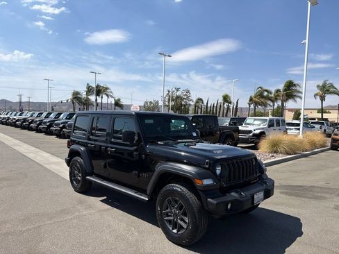 Used 2025 Jeep Wrangler Unlimited Sport AWD/4WD image 2