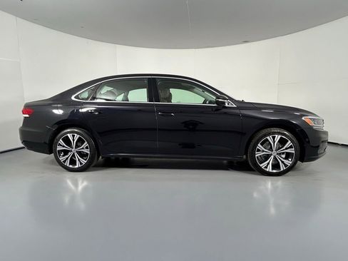 Used 2022 Volkswagen Passat 2.0T SE FWD image 8