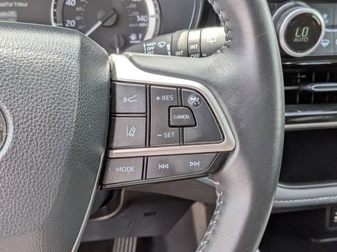 Used 2025 Toyota Highlander LE FWD image 23