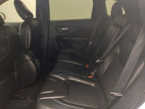 Used 2020 Jeep Cherokee Latitude Plus FWD image 18