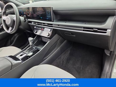 Used 2025 Hyundai Santa Cruz SEL FWD image 17