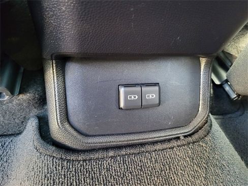 Used 2023 Toyota Highlander LE image 12